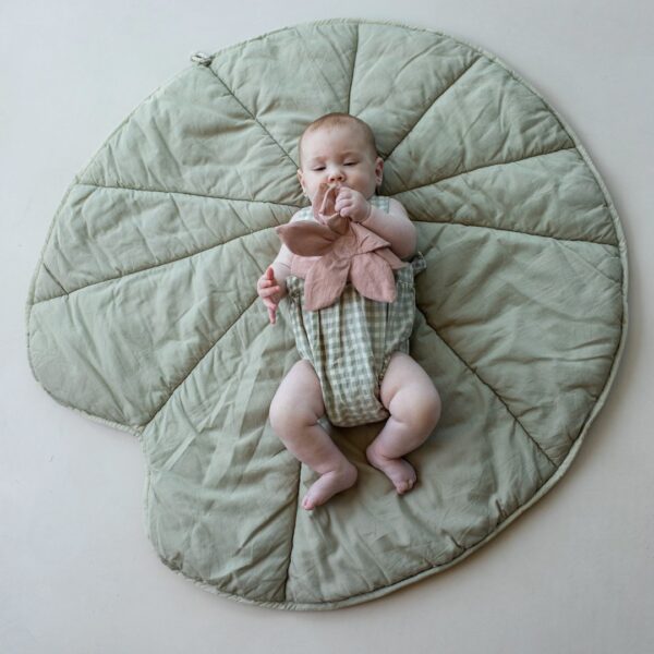 Play Mat Water Lily Olive 95 x 95 cm