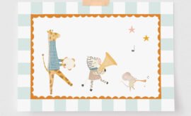 Pôster Lá vem a Orquestra (disponível em 5 medidas) – Maracujá