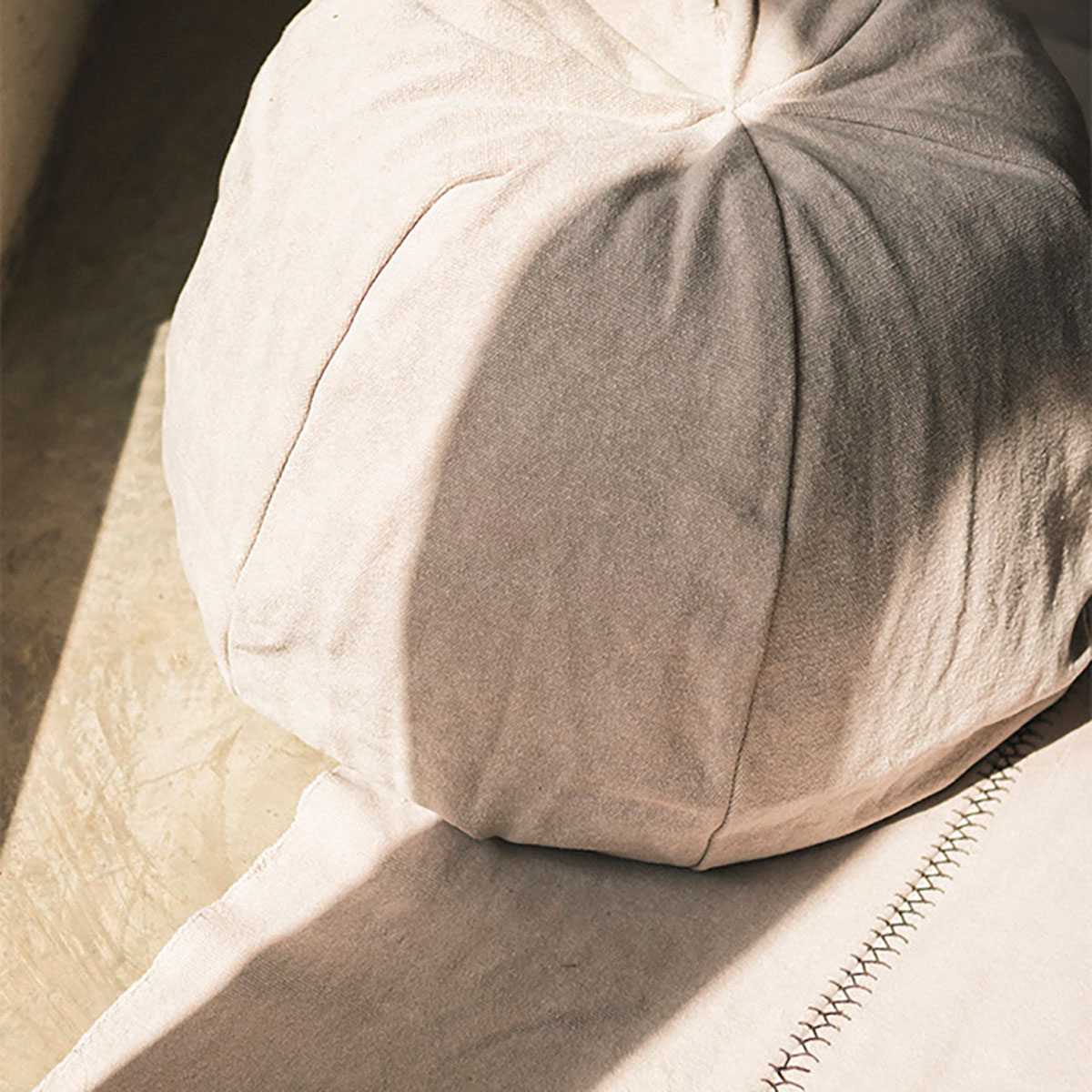 Puff Lorena Canals Stonewashed New grey -Novo cinza 50 x 60 cm