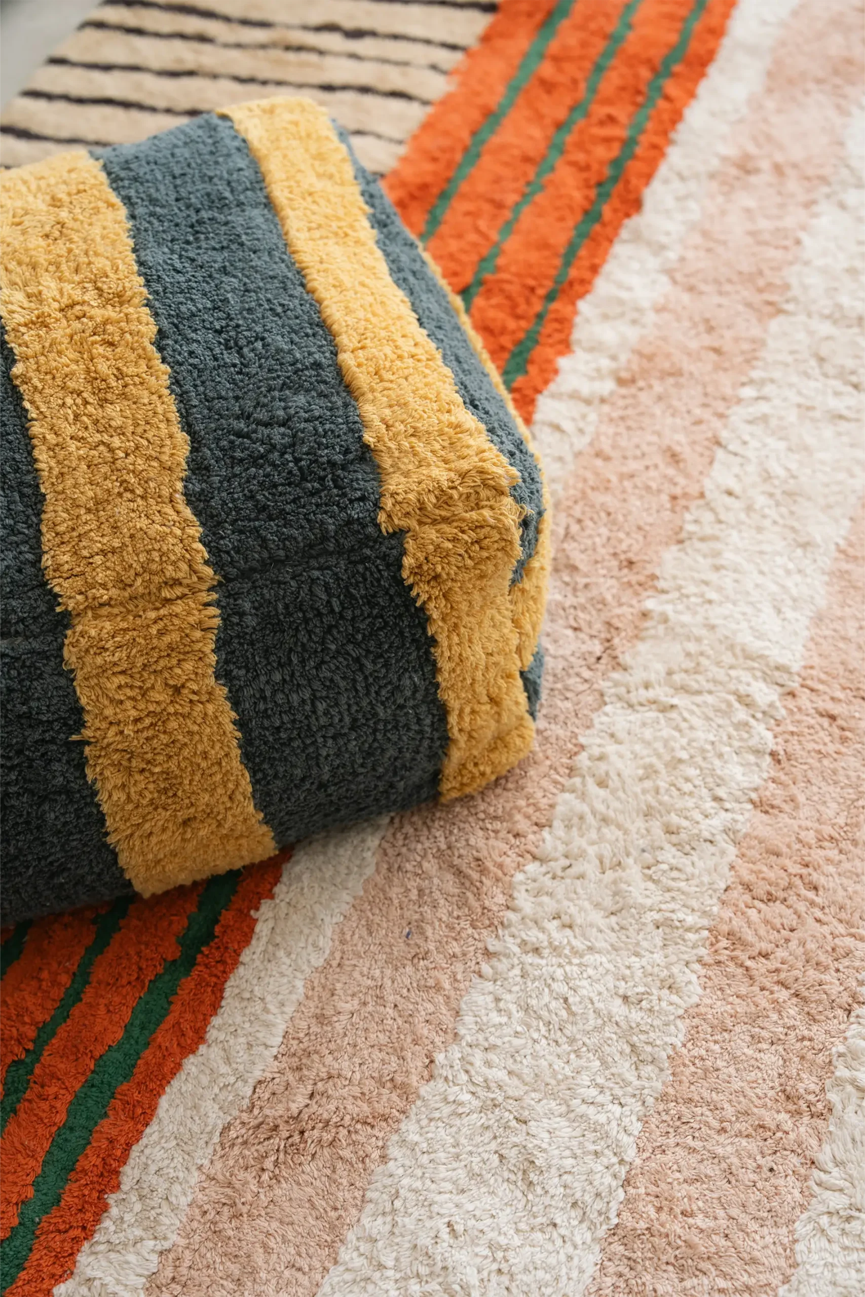 Puff Lines Terrazzo 45 x 45 x 22 cm